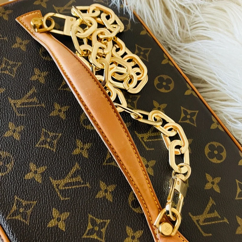 Louis Vuitton Monogram Brown Vanity Case with Gold Chain Strap - Picture 13 of 16